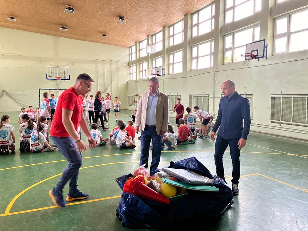 Sportski savez Gradske opštine Voždovac i Atletski savez Srbije podelili atletsku opremu